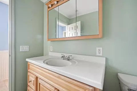 Bath - 1905 Greenpine Dr, Cincinnati, OH 45231 photo 6 of 8