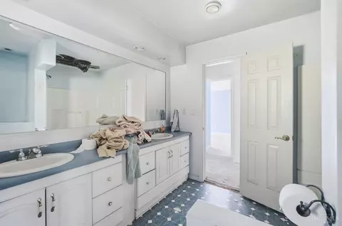 Bath - 1905 Greenpine Dr, Cincinnati, OH 45231 photo 1 of 8