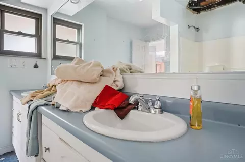 Bath - 1905 Greenpine Dr, Cincinnati, OH 45231 photo 3 of 8