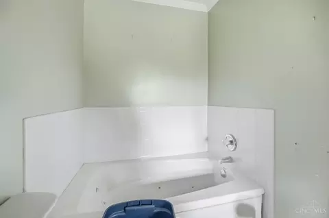 Bath - 1905 Greenpine Dr, Cincinnati, OH 45231 photo 7 of 8