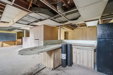Kitchen - 1905 Greenpine Dr, Cincinnati, OH 45231 photo 5 of 5