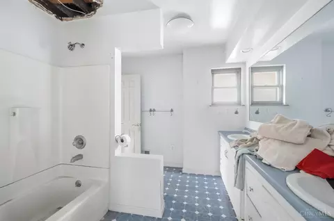 Bath - 1905 Greenpine Dr, Cincinnati, OH 45231 photo 2 of 8