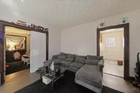 Entry Way - 808 Kirbert Ave, Cincinnati, OH 45205 photo 2 of 5