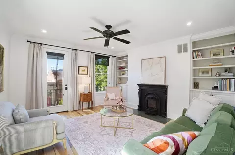 Living - 506 Boal St, Cincinnati, OH 45202 photo 2 of 4