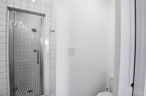 Bath - 506 Boal St, Cincinnati, OH 45202 photo 6 of 6