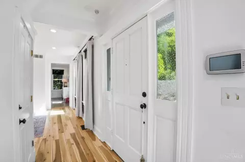 Entry Way - 506 Boal St, Cincinnati, OH 45202 photo 1 of 2
