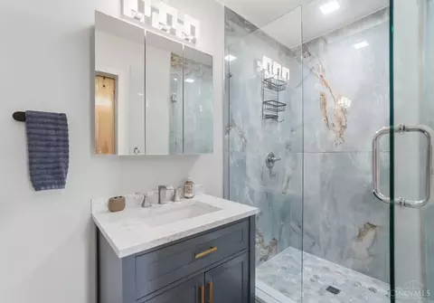 Bath - 3035 Feltz Ave, Cincinnati, OH 45211 photo 3 of 7