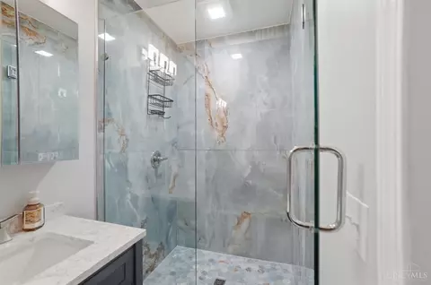 Bath - 3035 Feltz Ave, Cincinnati, OH 45211 photo 4 of 7