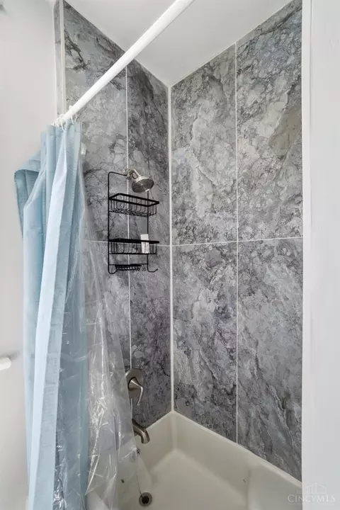 Bath - 3035 Feltz Ave, Cincinnati, OH 45211 photo 2 of 7