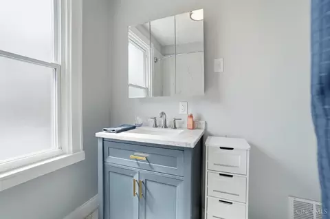 Bath - 3035 Feltz Ave, Cincinnati, OH 45211 photo 6 of 7