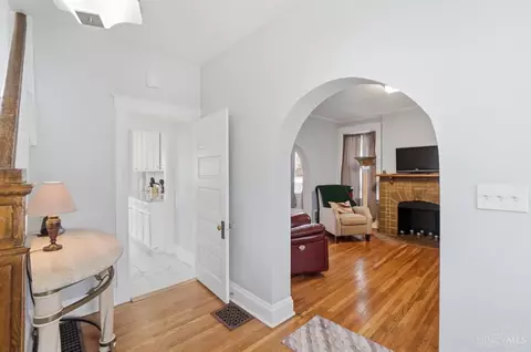 Entry Way - 3035 Feltz Ave, Cincinnati, OH 45211 photo 2 of 8