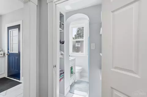Entry Way - 3035 Feltz Ave, Cincinnati, OH 45211 photo 3 of 8