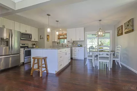 Kitchen - 607 Libbejo Dr, Cincinnati, OH 45233 photo 4 of 6
