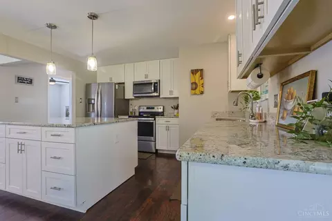 Kitchen - 607 Libbejo Dr, Cincinnati, OH 45233 photo 2 of 6