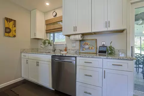Kitchen - 607 Libbejo Dr, Cincinnati, OH 45233 photo 3 of 6