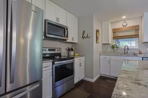 Kitchen - 607 Libbejo Dr, Cincinnati, OH 45233 photo 5 of 6