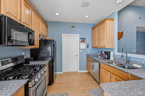Kitchen - 6520 Sioux Pass Ct, Hamilton Township, OH 45039 photo 3 of 4