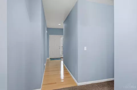 Entry Way - 6520 Sioux Pass Ct, Hamilton Township, OH 45039 photo 3 of 7