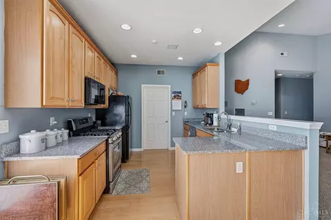 Kitchen - 6520 Sioux Pass Ct, Hamilton Township, OH 45039 photo 2 of 4