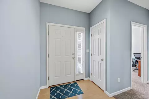 Entry Way - 6520 Sioux Pass Ct, Hamilton Township, OH 45039 photo 2 of 7