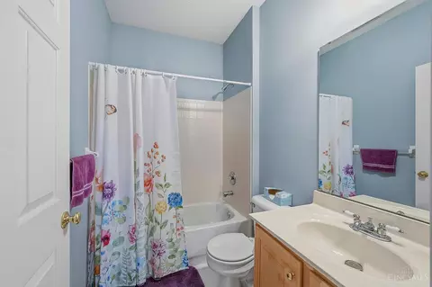 Bath - 6520 Sioux Pass Ct, Hamilton Township, OH 45039 photo 1 of 3