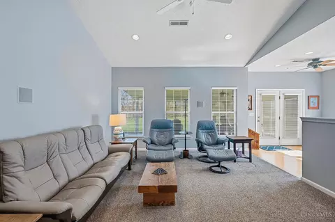 Living - 6520 Sioux Pass Ct, Hamilton Township, OH 45039 photo 2 of 3