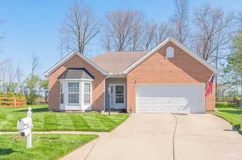 Exterior - 6520 Sioux Pass Ct, Hamilton Township, OH 45039 photo 2 of 13