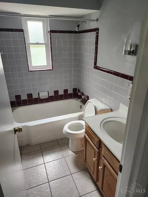 Bath - 5568 Beechmont Ave, Cincinnati, OH 45230 photo 3 of 3
