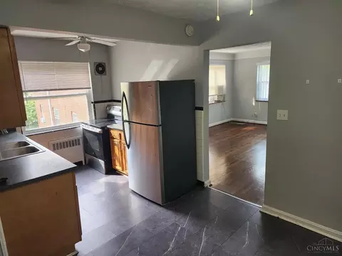 Kitchen - 5568 Beechmont Ave, Cincinnati, OH 45230 photo 7 of 8