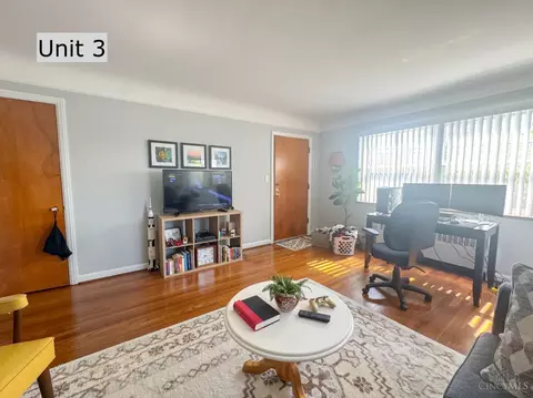 Living - 5568 Beechmont Ave, Cincinnati, OH 45230 photo 4 of 7