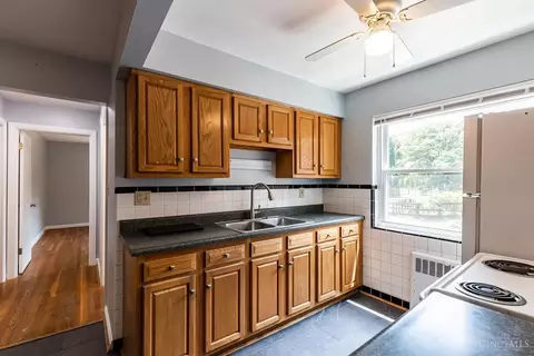 Kitchen - 5568 Beechmont Ave, Cincinnati, OH 45230 photo 3 of 8