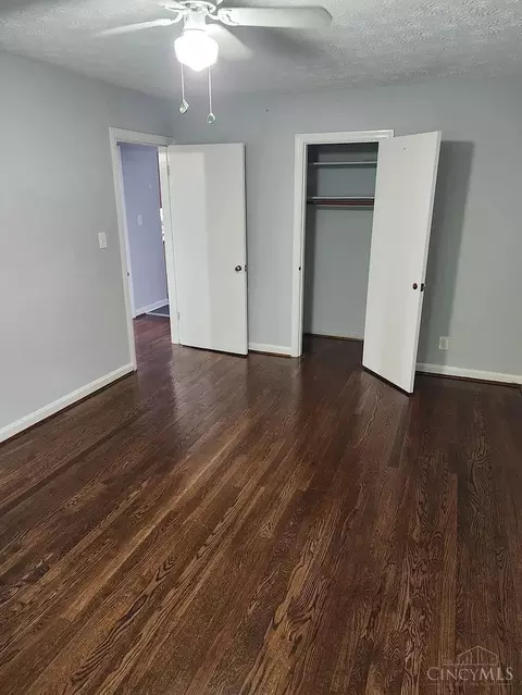Bedroom - 5568 Beechmont Ave, Cincinnati, OH 45230 photo 7 of 9