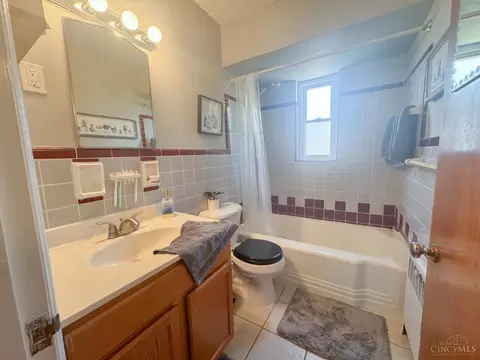 Bath - 5568 Beechmont Ave, Cincinnati, OH 45230 photo 2 of 3