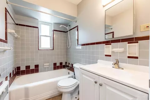 Bath - 5568 Beechmont Ave, Cincinnati, OH 45230 photo 1 of 3