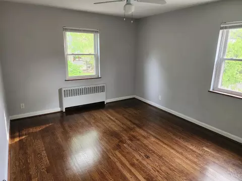 Bedroom - 5568 Beechmont Ave, Cincinnati, OH 45230 photo 8 of 9