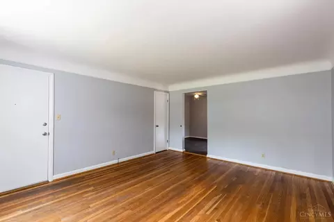 Living - 5568 Beechmont Ave, Cincinnati, OH 45230 photo 2 of 7