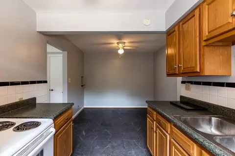 Kitchen - 5568 Beechmont Ave, Cincinnati, OH 45230 photo 4 of 8