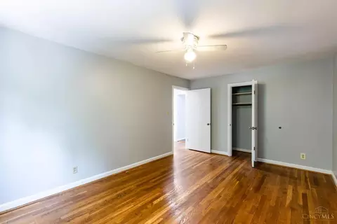Bedroom - 5568 Beechmont Ave, Cincinnati, OH 45230 photo 3 of 9