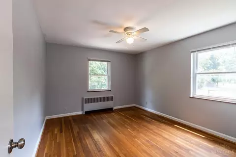 Bedroom - 5568 Beechmont Ave, Cincinnati, OH 45230 photo 4 of 9