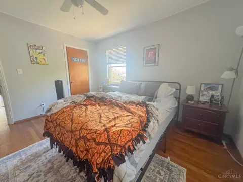 Bedroom - 5568 Beechmont Ave, Cincinnati, OH 45230 photo 6 of 9