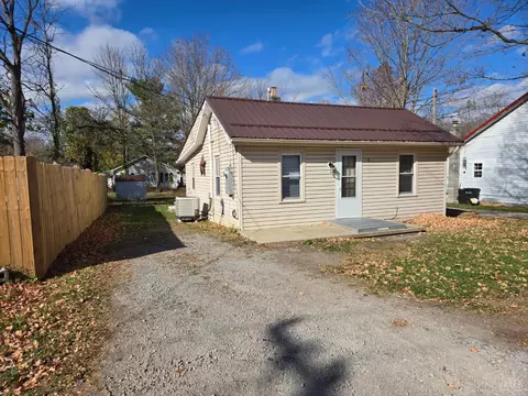 8 Highland Ave, Hillsboro, OH 45133
