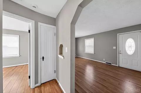 1893 Ashbrook Dr, Cincinnati, OH 45238 photo 8