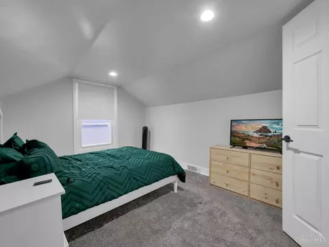 Bedroom - 164 Walnut St, Williamsburg, OH 45176 photo 5 of 8