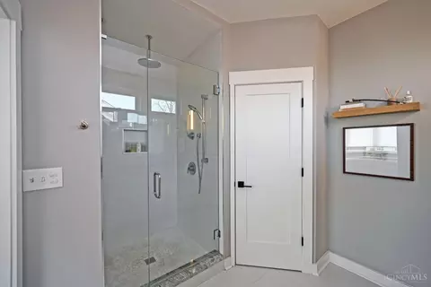 Bath - 3725 Maple Park Ave, Cincinnati, OH 45209 photo 3 of 6