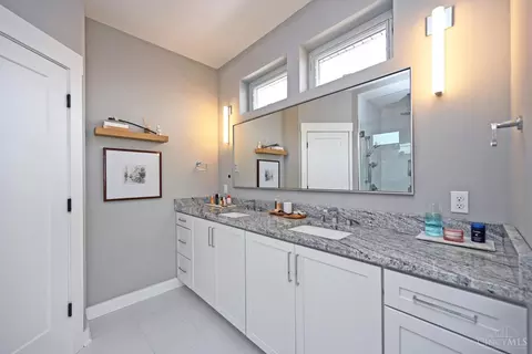 Bath - 3725 Maple Park Ave, Cincinnati, OH 45209 photo 2 of 6