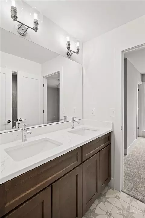 Bath - 3119 Hackberry St, Cincinnati, OH 45207 photo 5 of 6