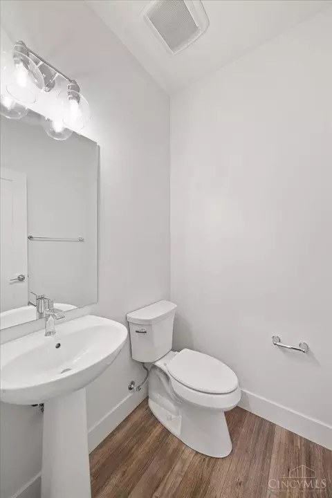 Bath - 3119 Hackberry St, Cincinnati, OH 45207 photo 1 of 6