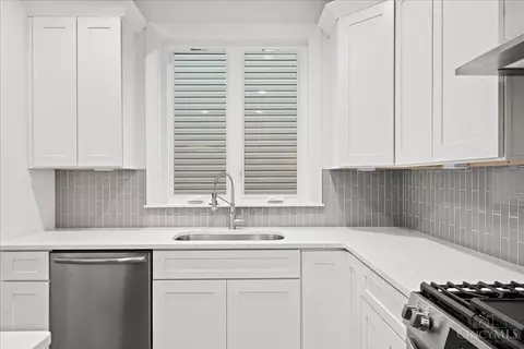 Kitchen - 3119 Hackberry St, Cincinnati, OH 45207 photo 3 of 4