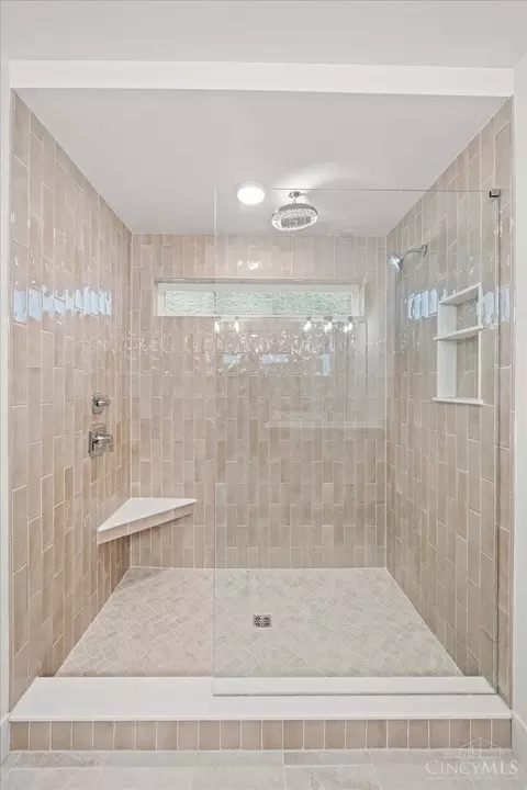 Bath - 3119 Hackberry St, Cincinnati, OH 45207 photo 4 of 6