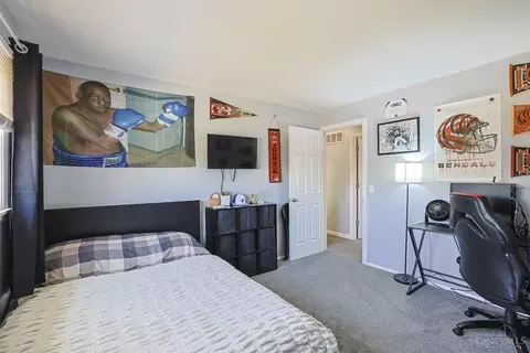 Bedroom - 5860 Timely Ter, Cincinnati, OH 45233 photo 5 of 9